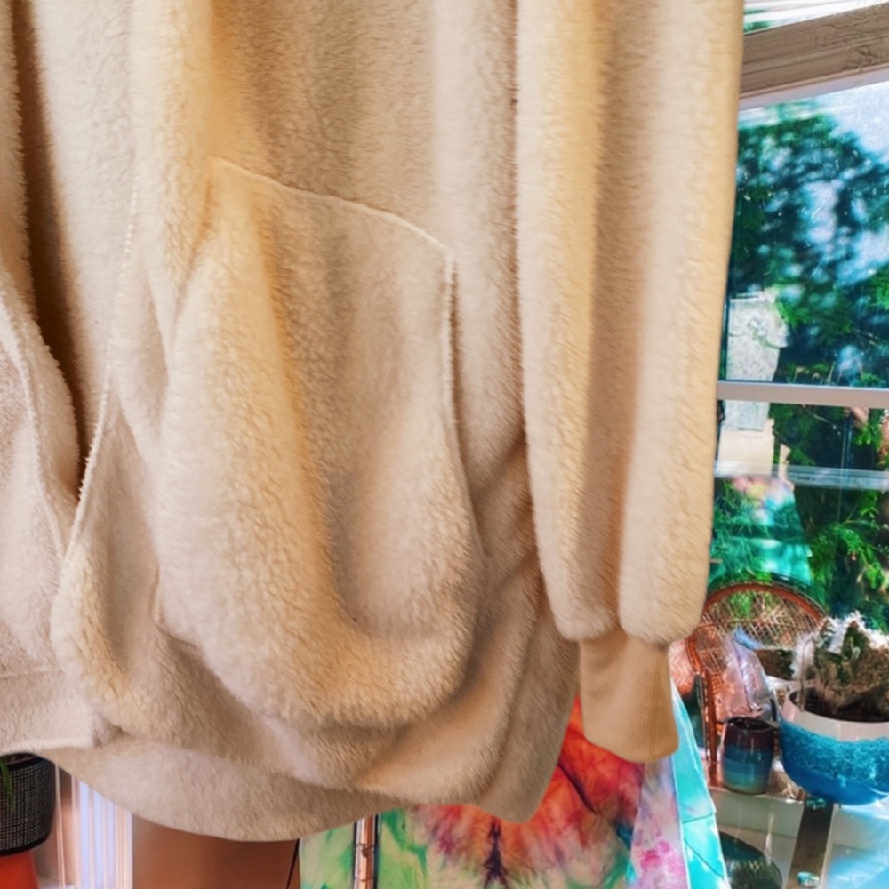 zilcremo white plush babydoll hooded cardi ✨🔮 - Picture 4 of 7